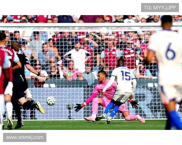 英超豪门鏖战再起曼联绝杀逆转切尔西新援闪耀全场 英超豪门鏖战再起曼联绝杀逆转切尔西新援闪耀全场