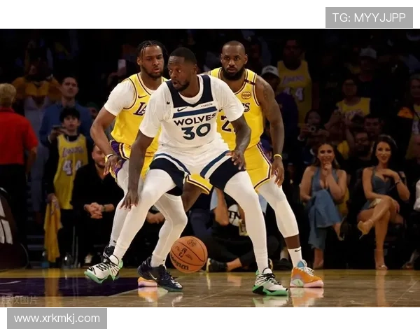 詹姆斯刷新历史纪录湖人击败快船迎来开门红新赛季首战全队表现抢眼